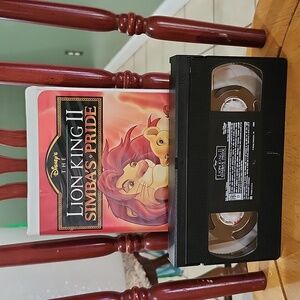 DISNEY'S THE LION KING II: SIMBA'S PRIDE VHS TAPE(CLAM SHELL)